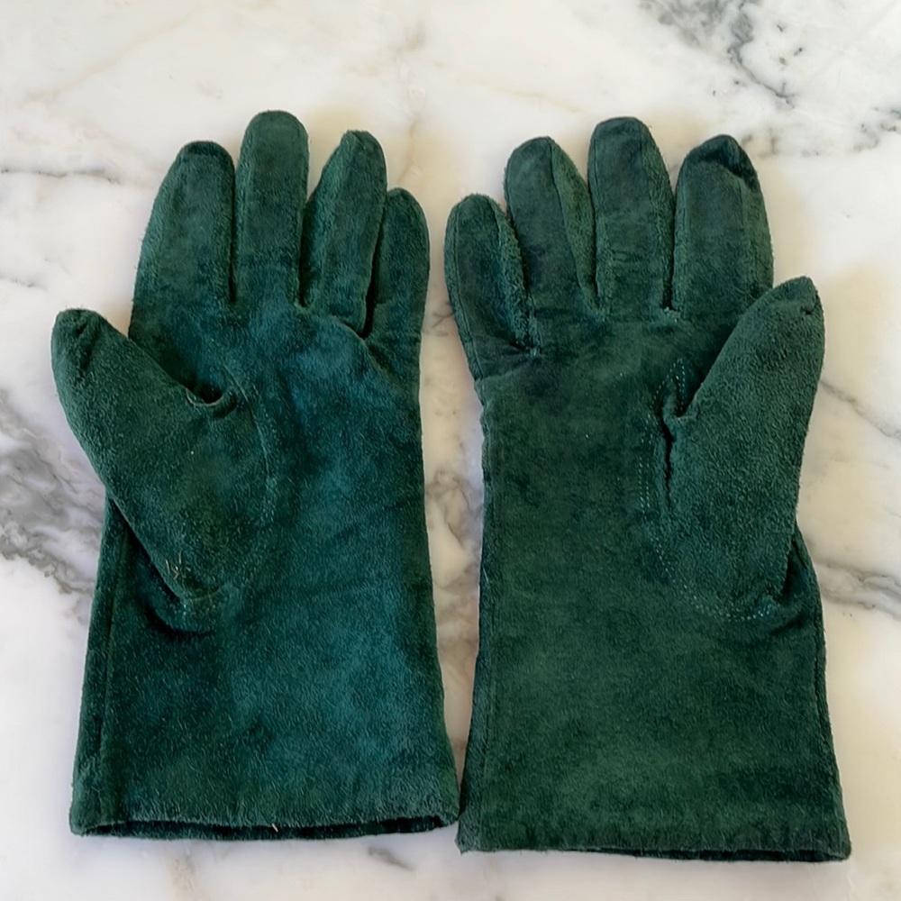 Green suede gloves size 7.5 acrylic lined